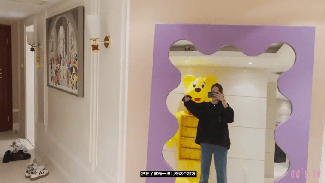 曝光：全屋乱糟糟却美上了热搜！OG真人游戏宋妍霏上海独居豪宅(图5)