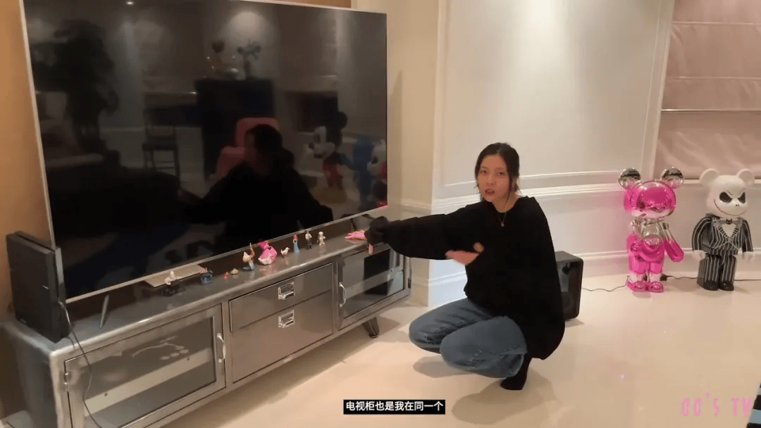 曝光：全屋乱糟糟却美上了热搜！OG真人游戏宋妍霏上海独居豪宅(图6)