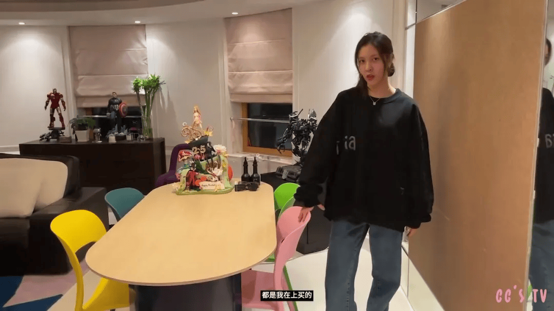 曝光：全屋乱糟糟却美上了热搜！OG真人游戏宋妍霏上海独居豪宅(图8)