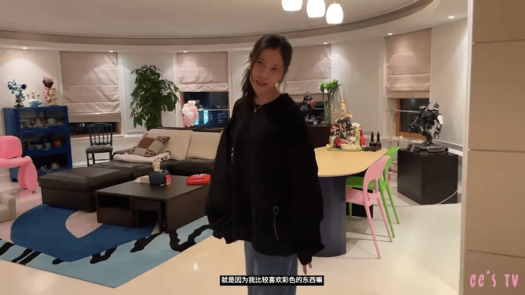 曝光：全屋乱糟糟却美上了热搜！OG真人游戏宋妍霏上海独居豪宅(图10)